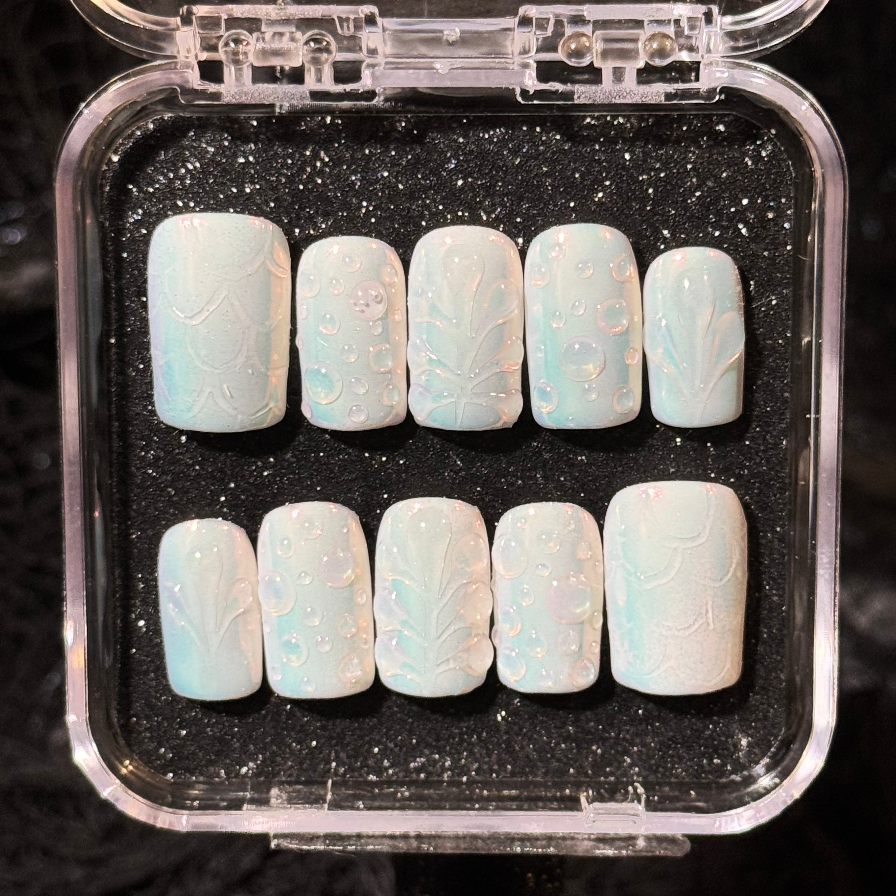 LA MER NAILS