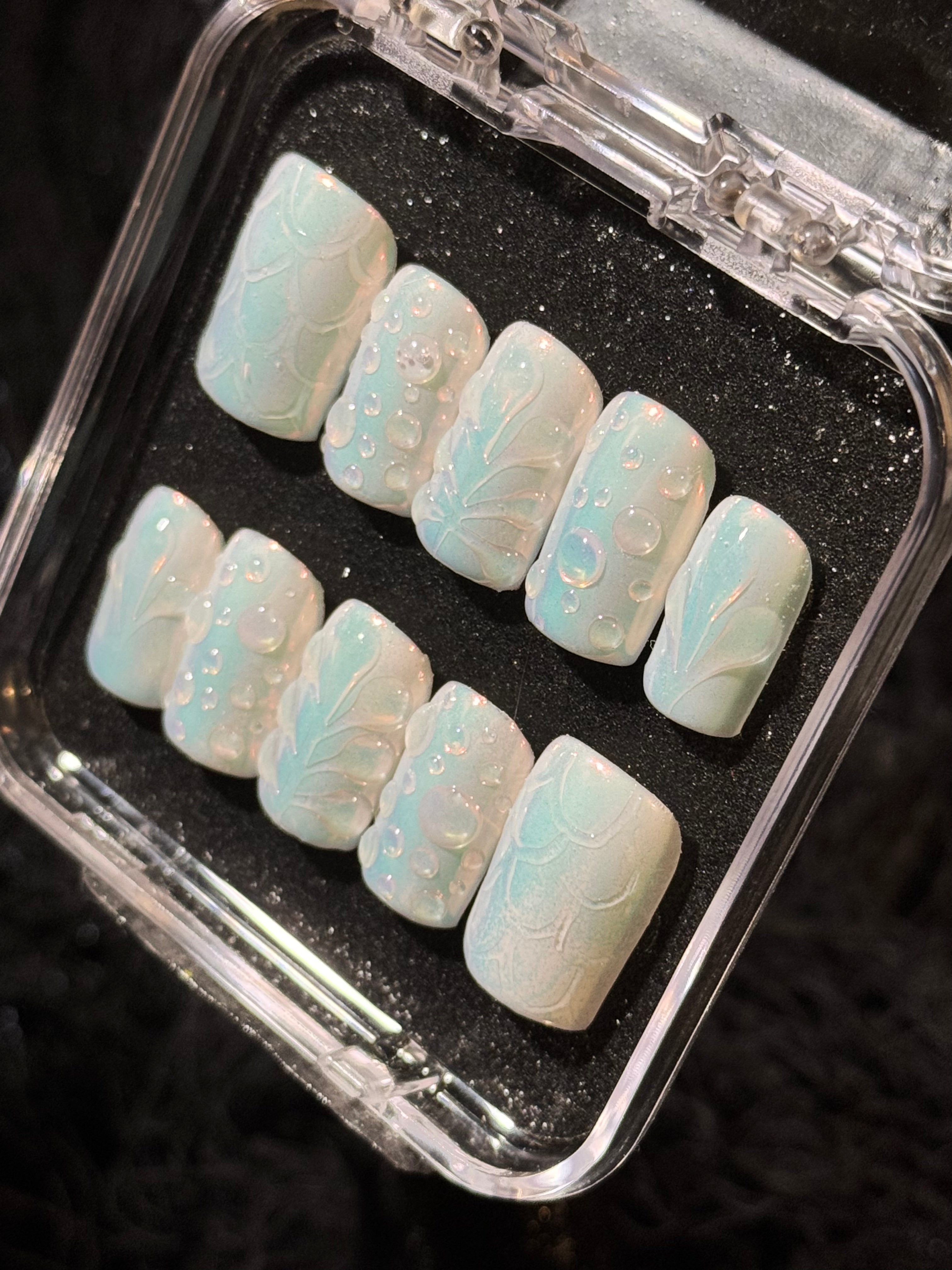 LA MER NAILS