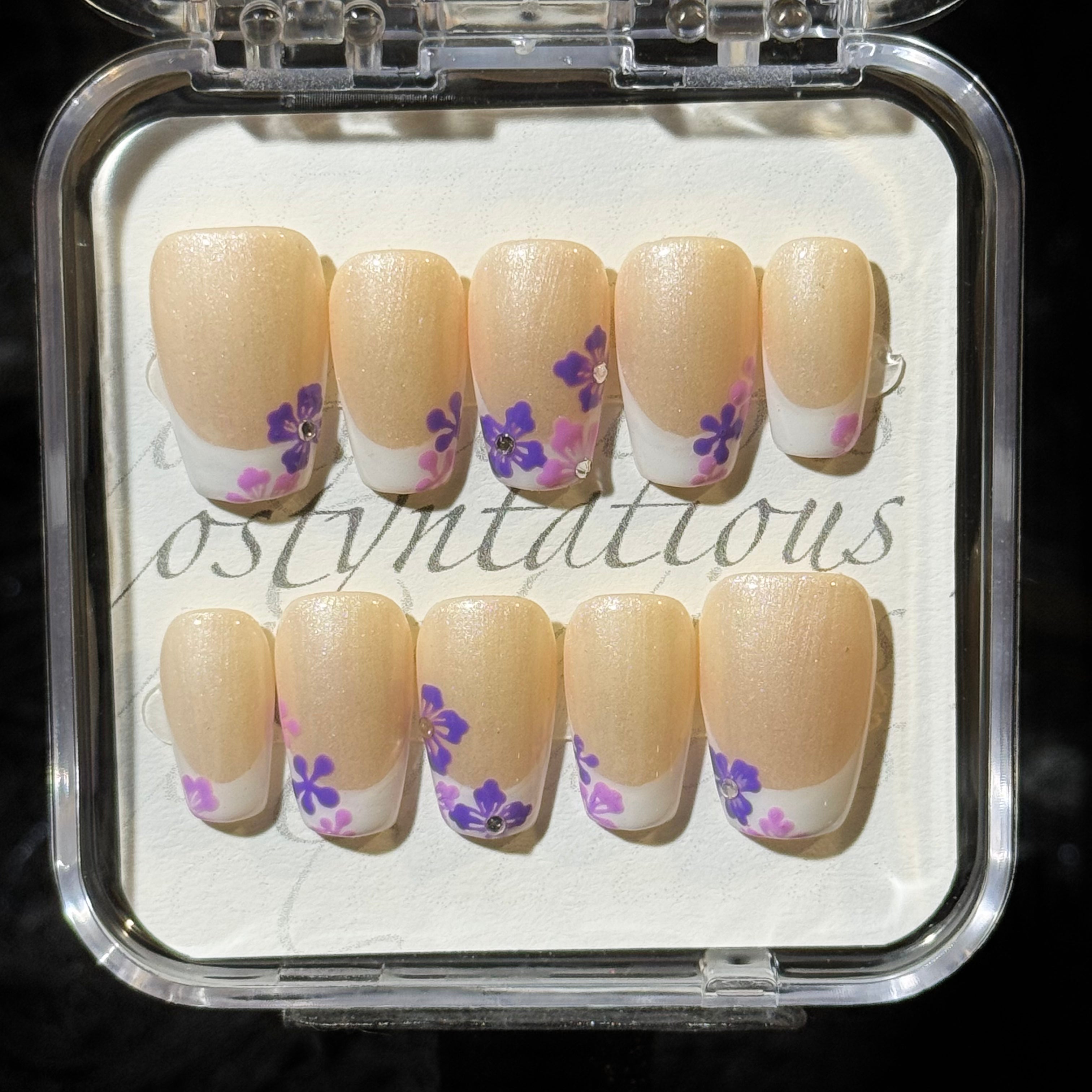 FRENCHIE FLOWER NAILS